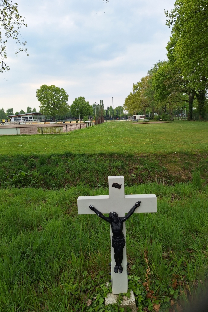 Memorial Perished Teenagers Belfeld #1