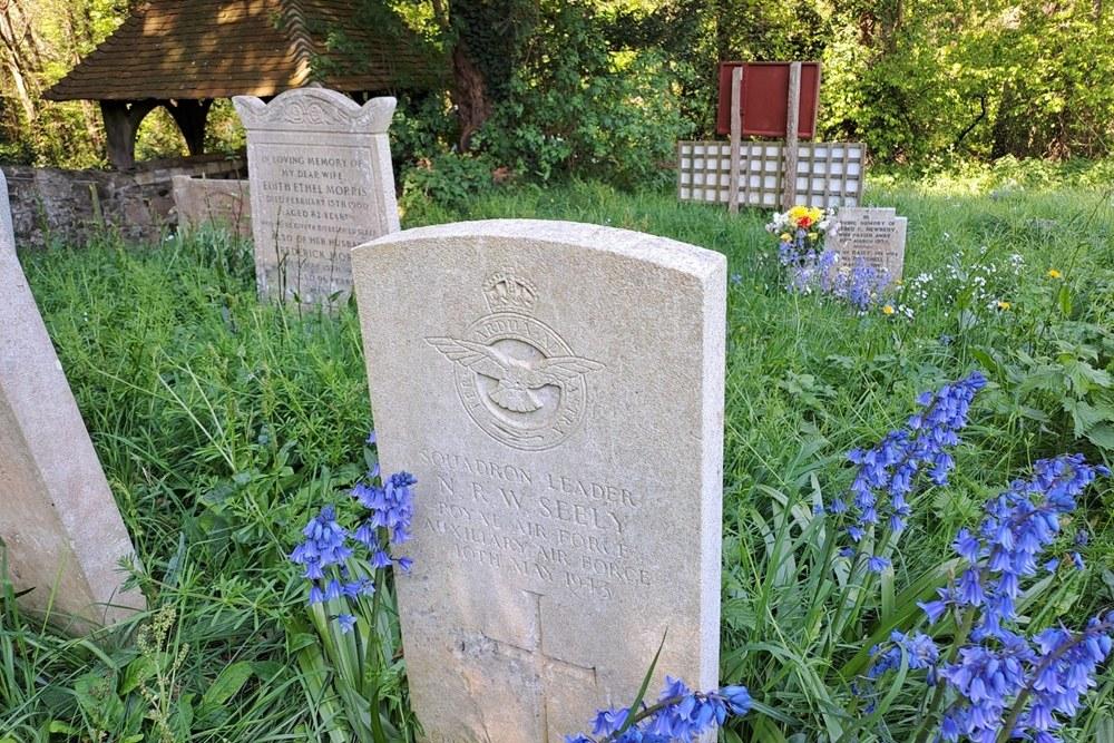 Oorlogsgraven van het Gemenebest St. Mary Churchyard #3