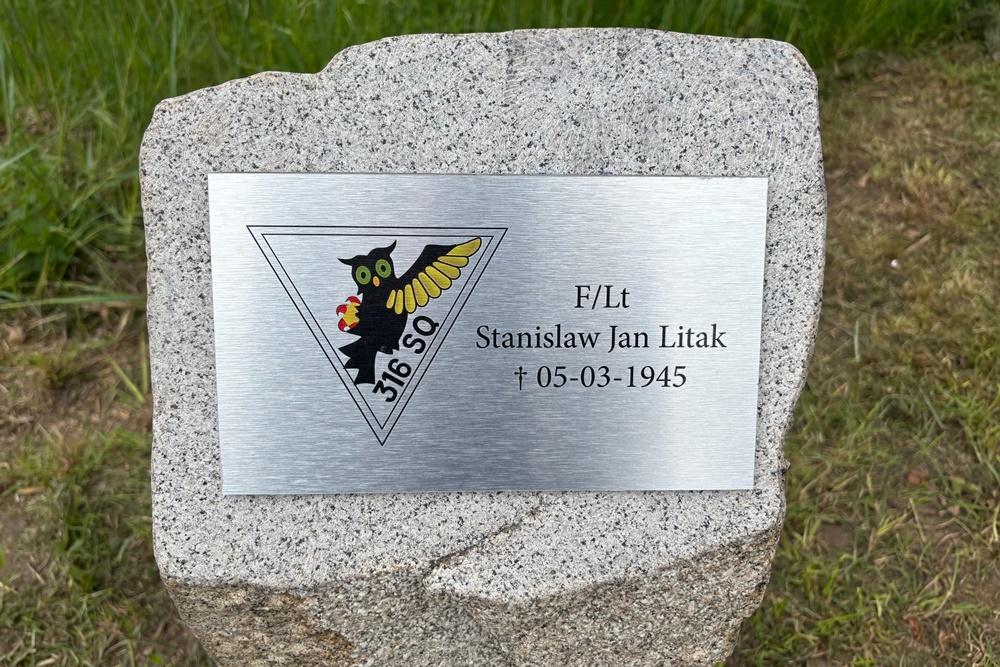 War memorial Litak #2