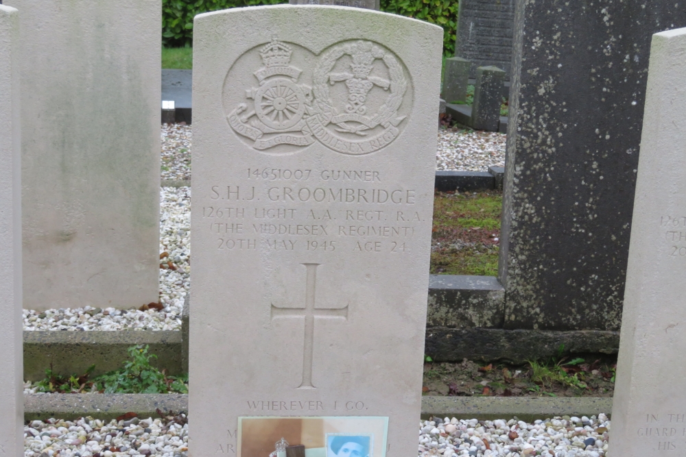 Commonwealth War Graves Zwartewaal #6