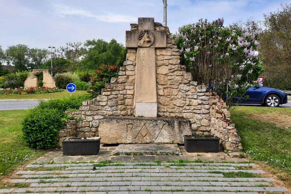 Monument 7th Light Infantry Battalion Bénouville #4