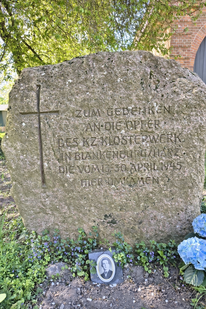 Monument Dodenmarsen Gut Glassau #3