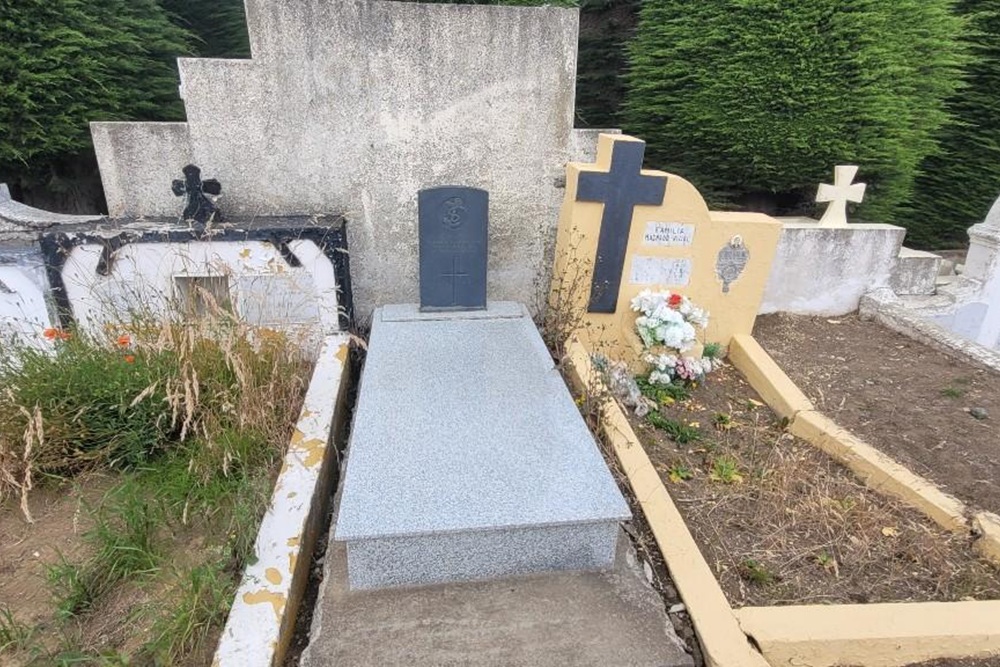 Commonwealth War Grave Magallanes Fiscal Cemetery