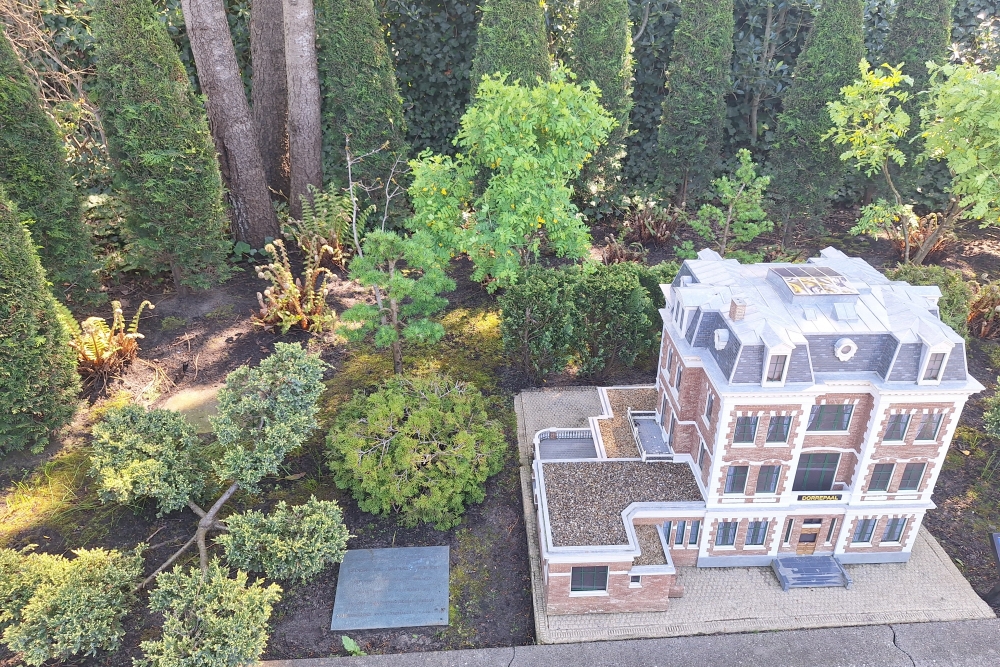 Monument George Maduro In Madurodam #6