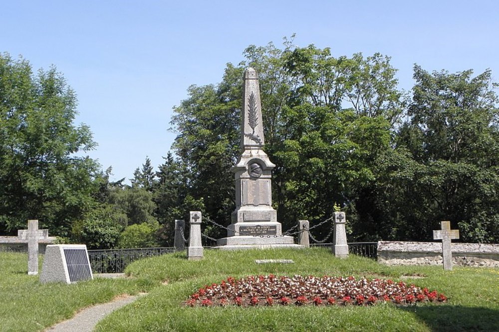 Oorlogsmonument Longny-au-Perche #1