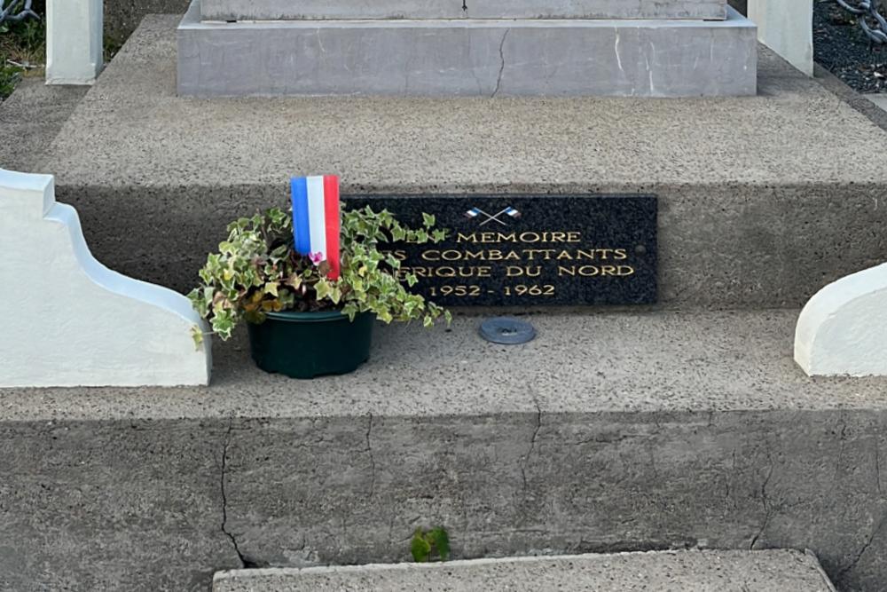 War Memorial Bezinghem #3