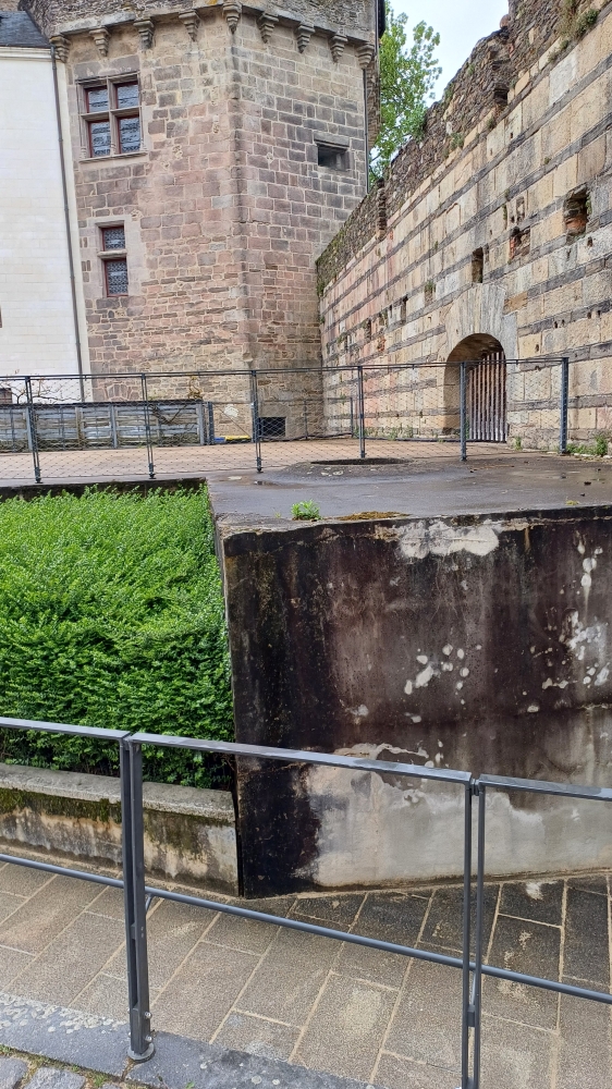 Bunker binnenplaats Chateau des Ducs Nantes #4