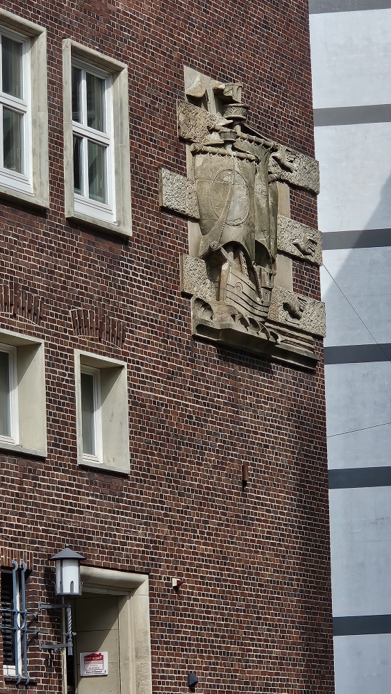 Relief Emblem former Hamburger Tageblatt 'Tageblattkogge' #2