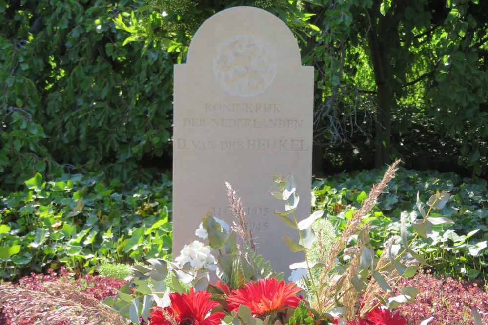 Nederlands Oorlogsgraf Rozenburg #3