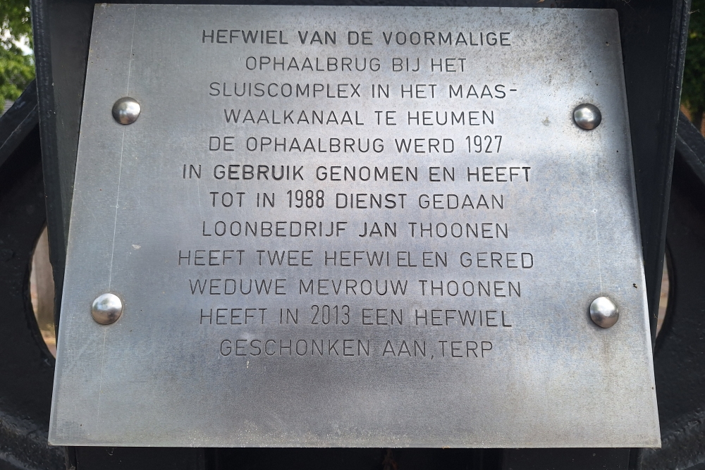 Hefwiel Van De Voormalige Ophaalbrug #2