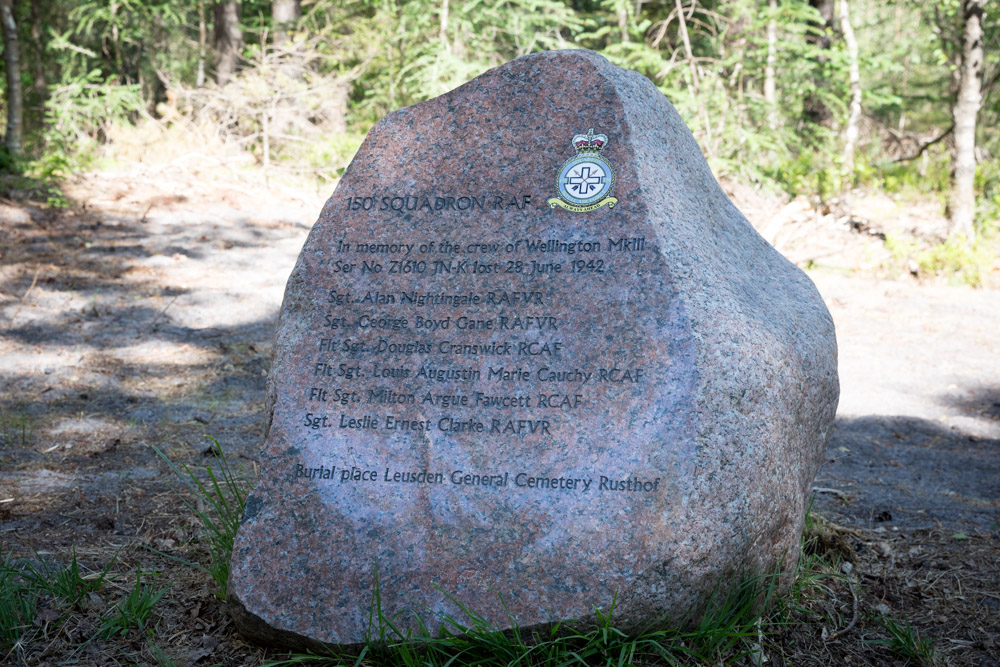 Monument Vickers Wellington Z1610 #1
