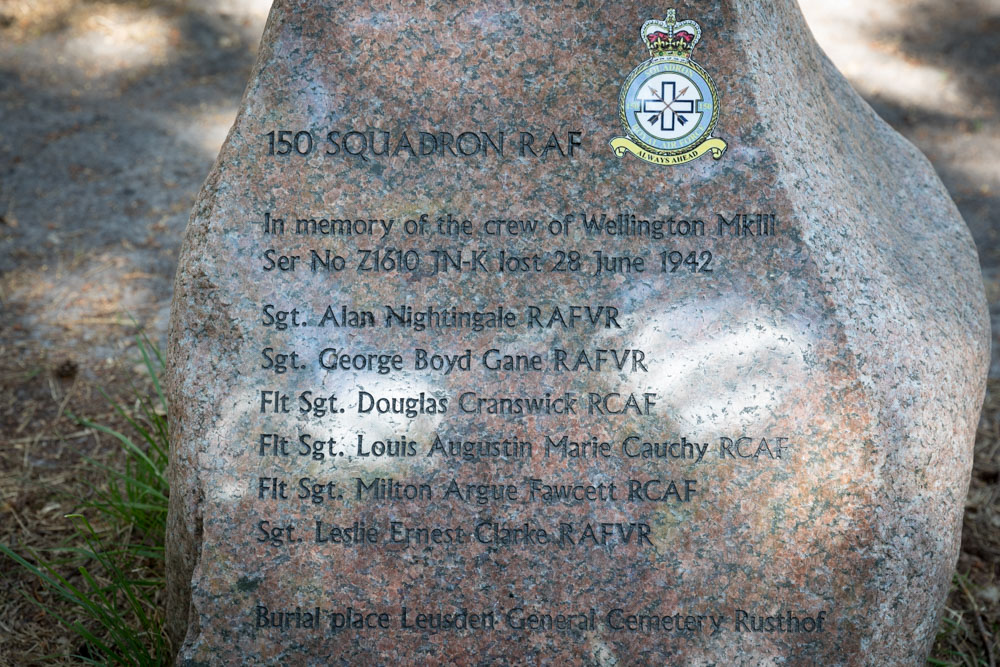 Monument Vickers Wellington Z1610 #3