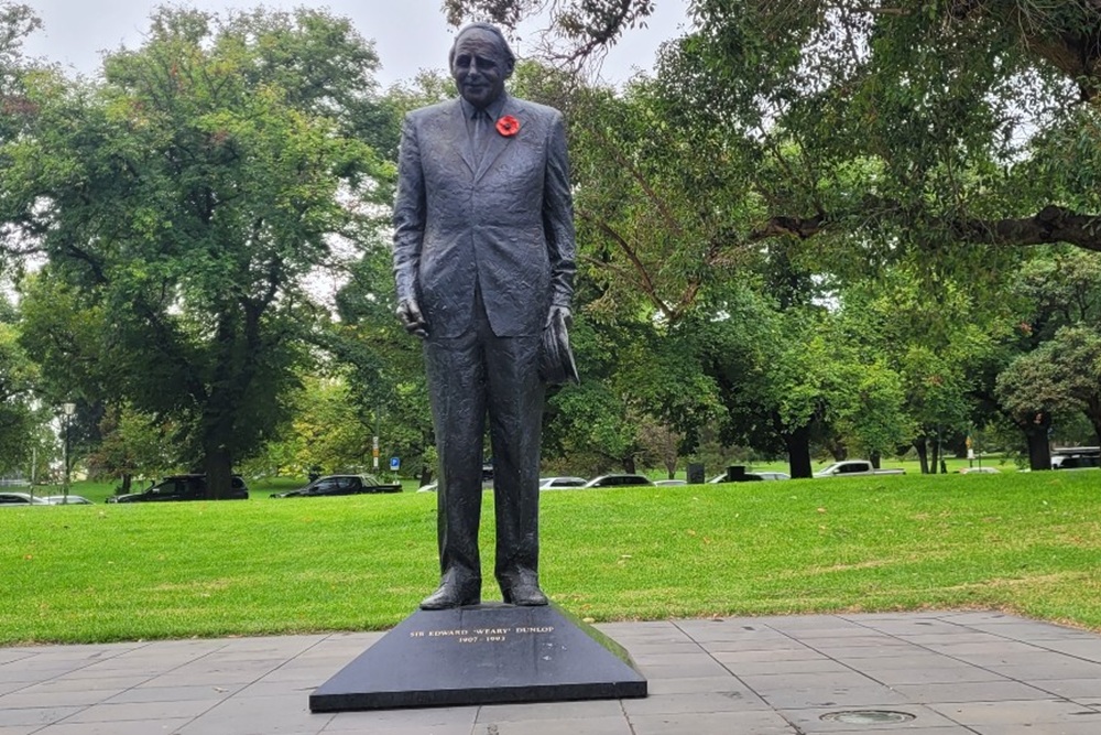 Monument Sir Ernest Edward 