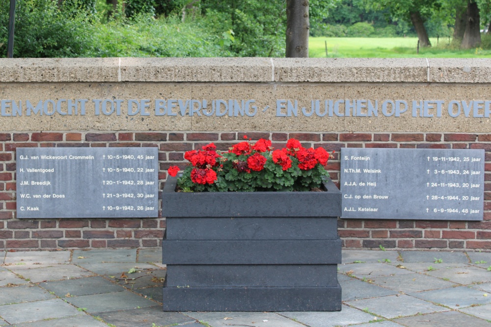 Oorlogsmonument Warmond #2
