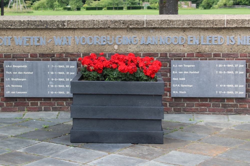 Oorlogsmonument Warmond #3