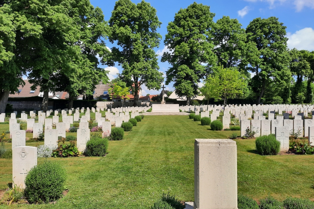 Commonwealth War Graves Amiens #2