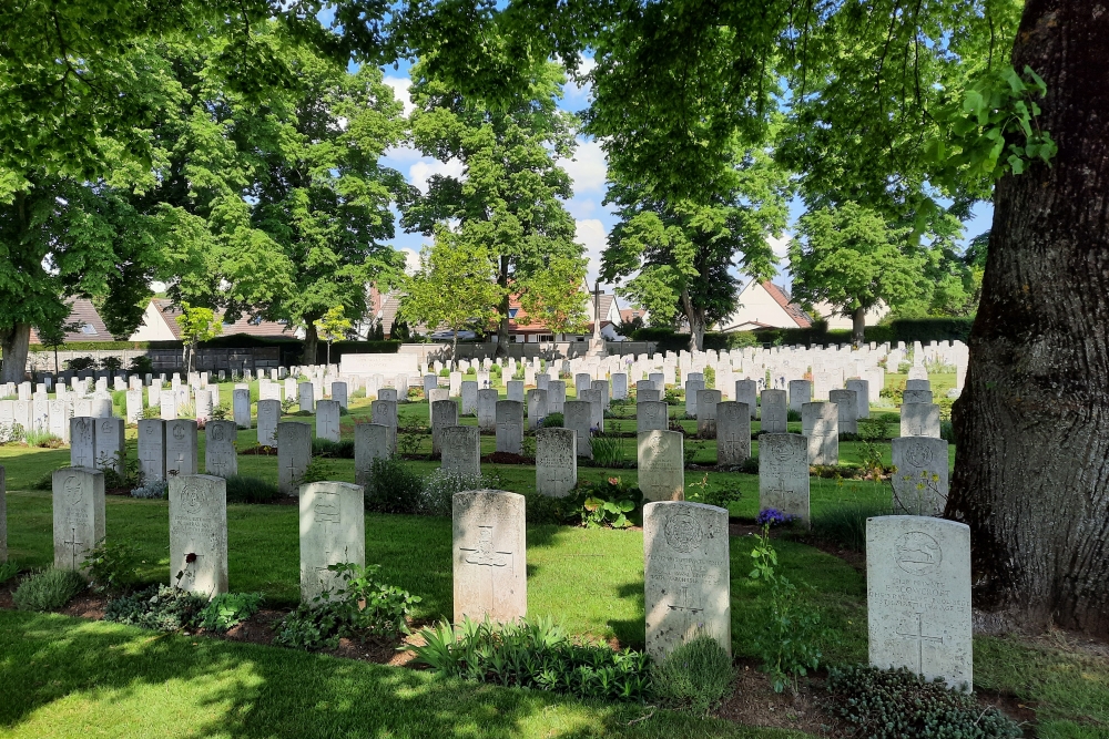 Commonwealth War Graves Amiens #3
