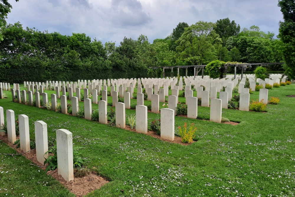Commonwealth War Cemetery Banneville-la-Campagne #3