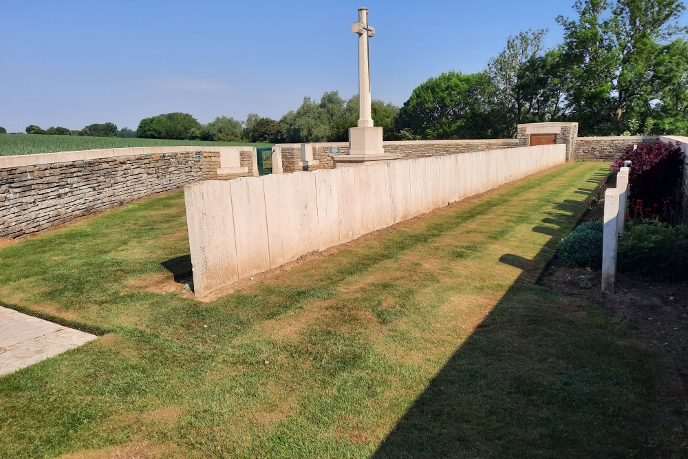 Commonwealth War Cemetery Ten Tree Alley #4