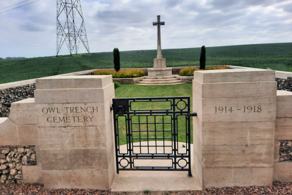 Commonwealth War Cemetery Owl Trench #1