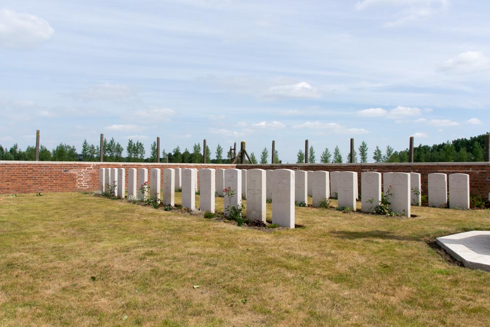 Commonwealth War Cemetery Red Farm #3