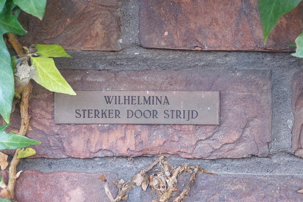 Sculpture  Queen Wilhelmina #3
