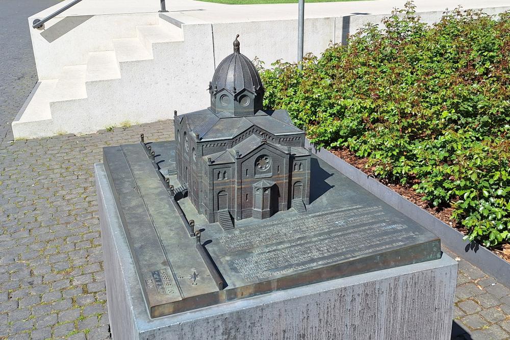 Memorial Garden Synagogue Universitätsstrasse