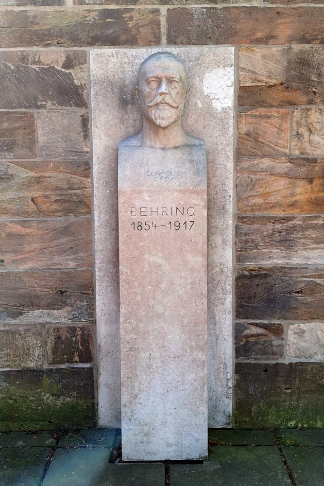 Monument Emil Behring #2
