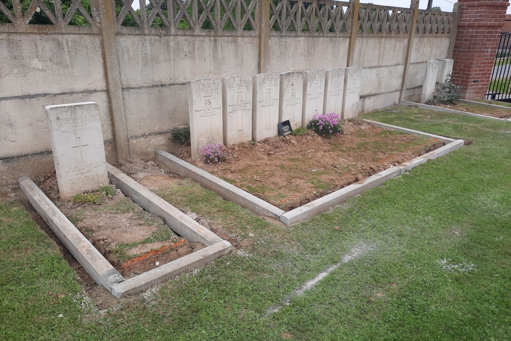 Commonwealth War Graves Hébuterne #2