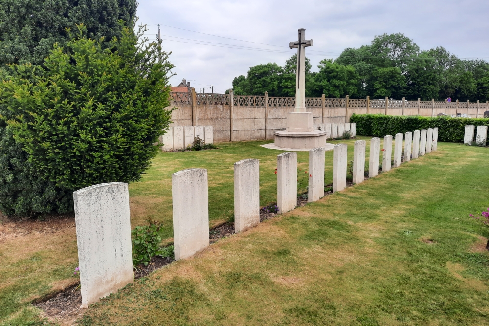 Commonwealth War Graves Hébuterne #3