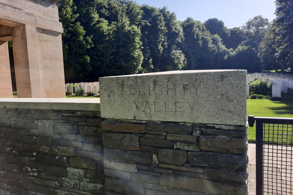 Commonwealth War Cemetery Blighty Valley