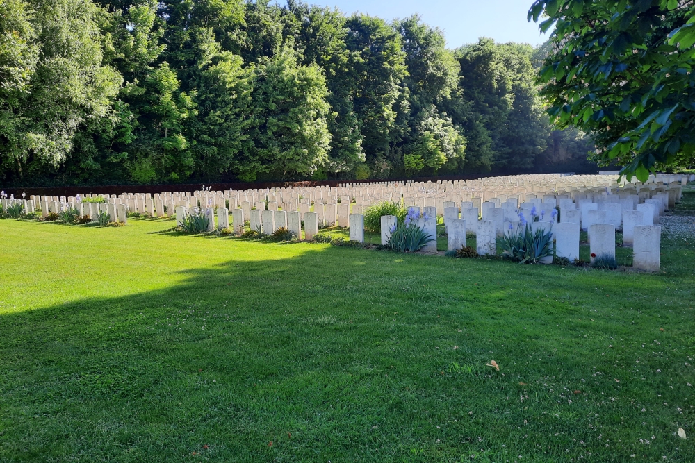 Commonwealth War Cemetery Blighty Valley #2