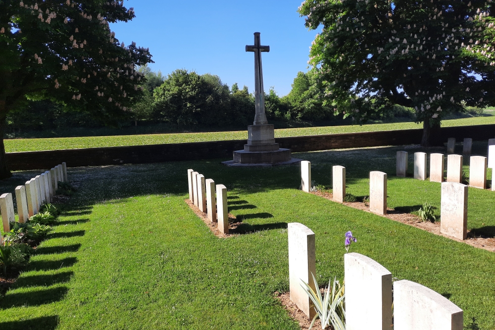Commonwealth War Cemetery Blighty Valley #4