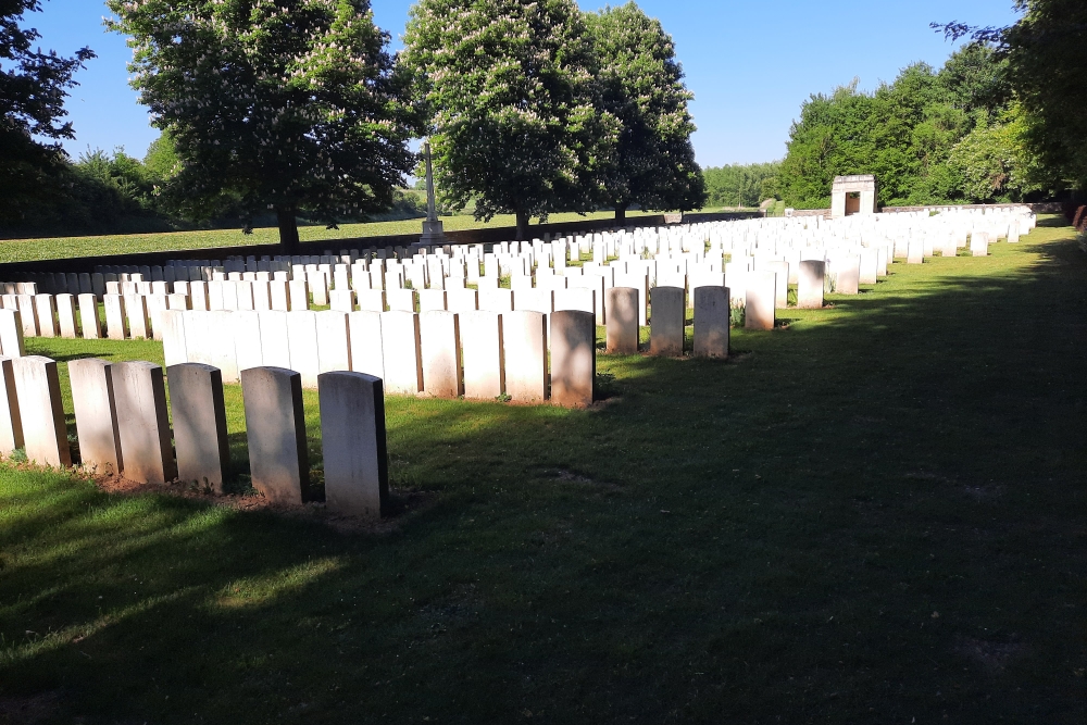 Commonwealth War Cemetery Blighty Valley #5