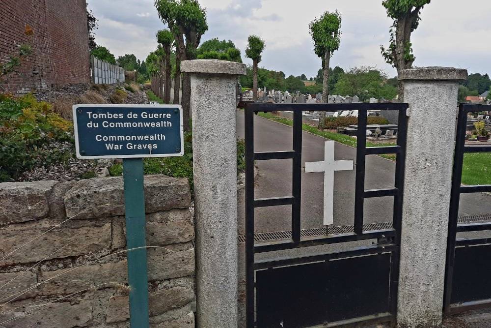Commonwealth War Graves Miraumont #1
