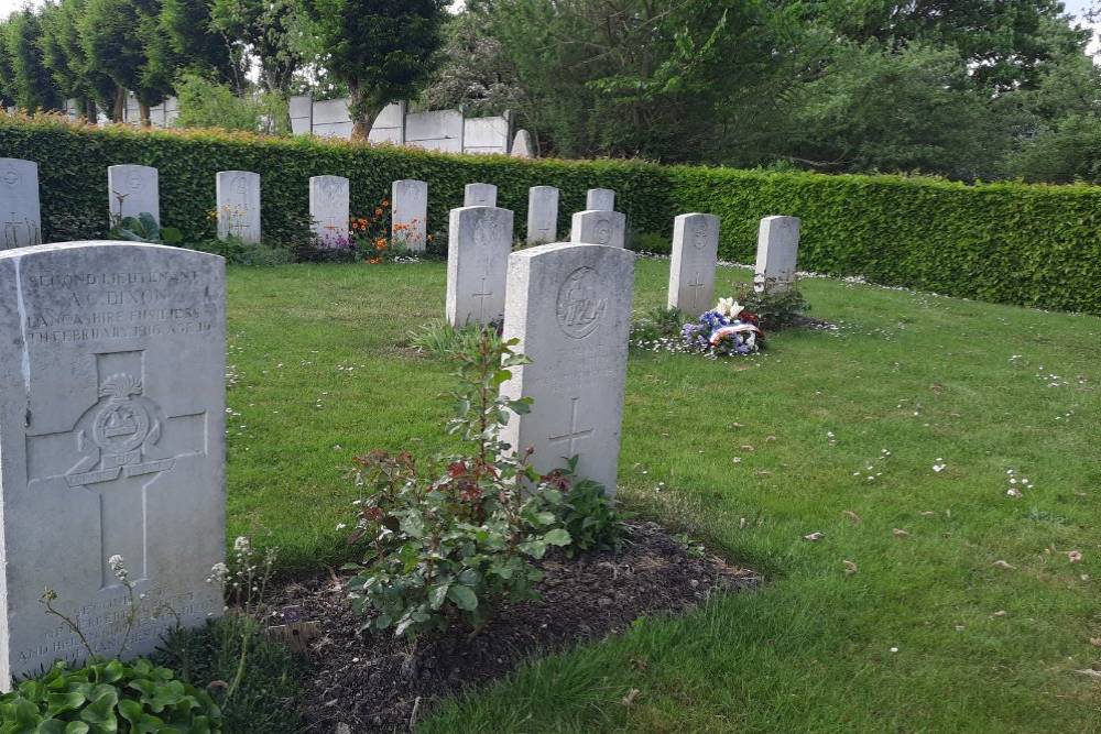 Commonwealth War Graves Miraumont #3