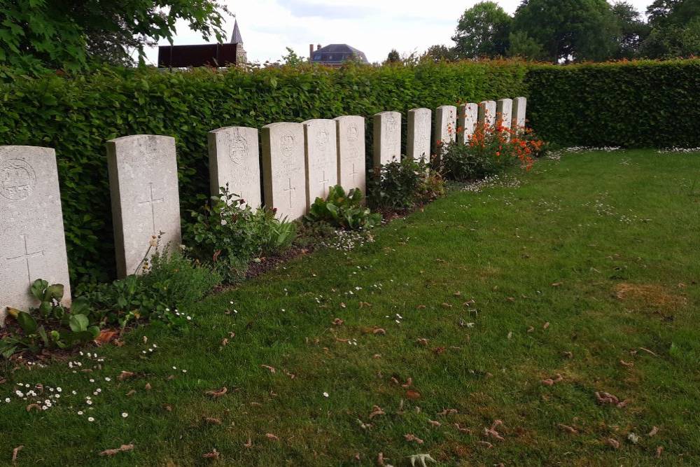 Commonwealth War Graves Miraumont #4