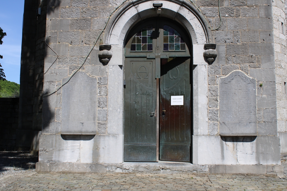 Memorials First and Second World War Bomal
