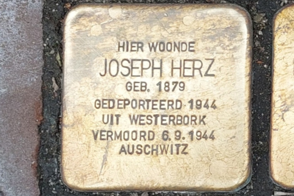 Stolpersteine Sint Christoffelstraat 30 #4