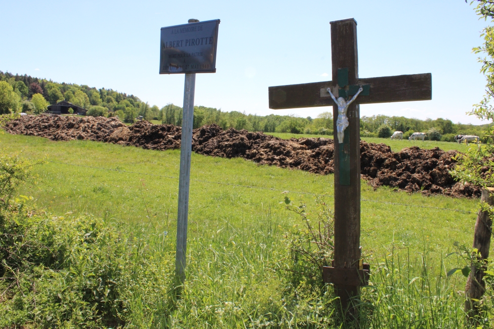 Memorial Cross Soldier Chasseurs Ardennais Albert Pirotte