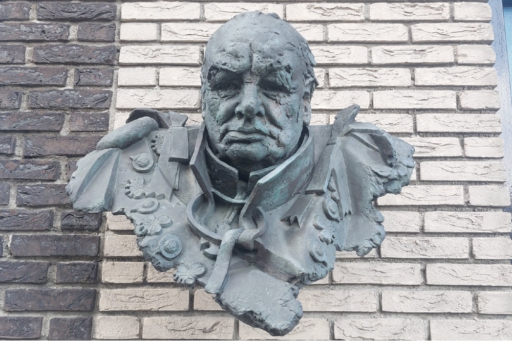Sculpturen Koningin Wilhelmina & Churchill #5