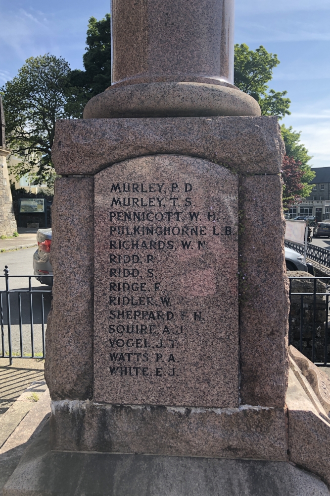 Oorlogsmonument Lynton #4