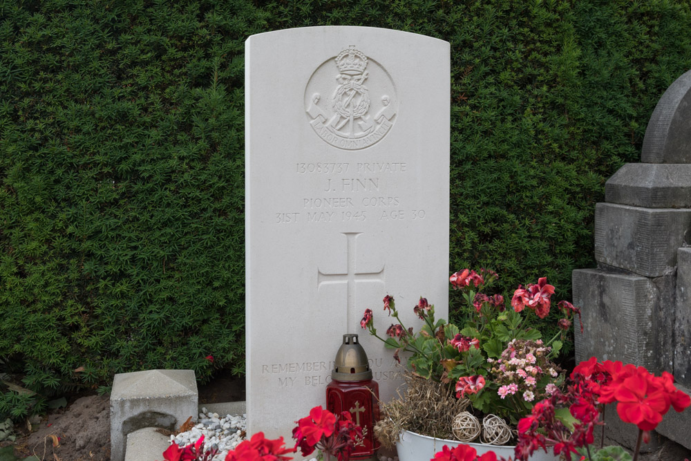 Commonwealth War Grave Roman Catholic Cemetery Overdinkel