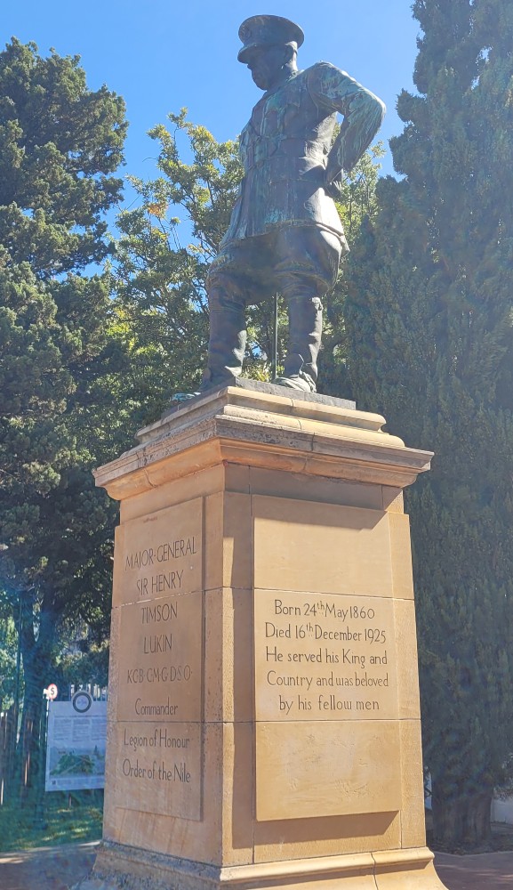 Statue Major General Sir Henry Lukin