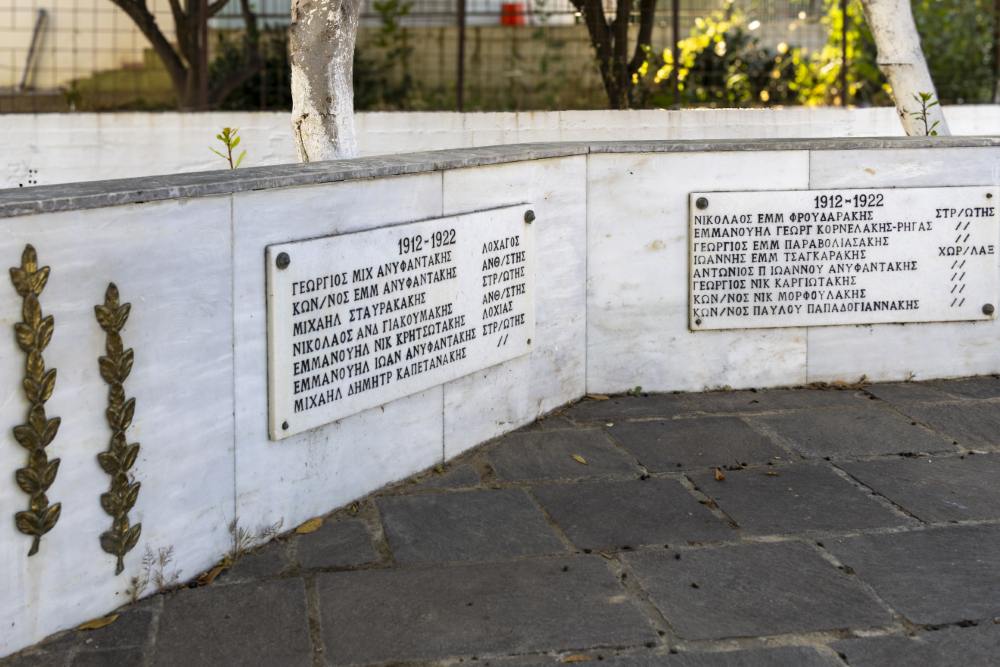 Oorlogsmonument Mochos #4