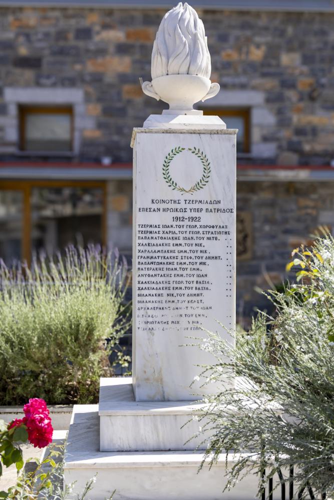 Oorlogsmonument Tzermiado #2