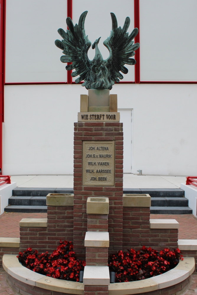 Monument to deceased staff of villa Jongerius