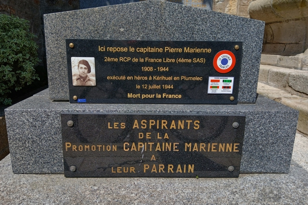 Oorlogsmonument Plumelec #2