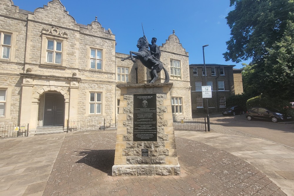 Statue Louis Edward Nolan #1