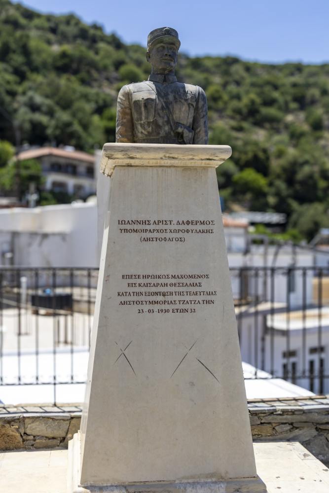 War Memorial Axus #4